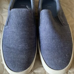 Now slip on Gap Sneakerd